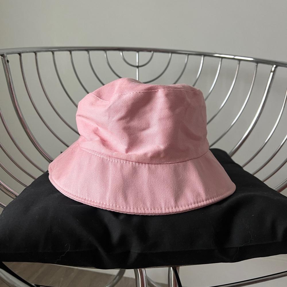 Reversible bucket hat